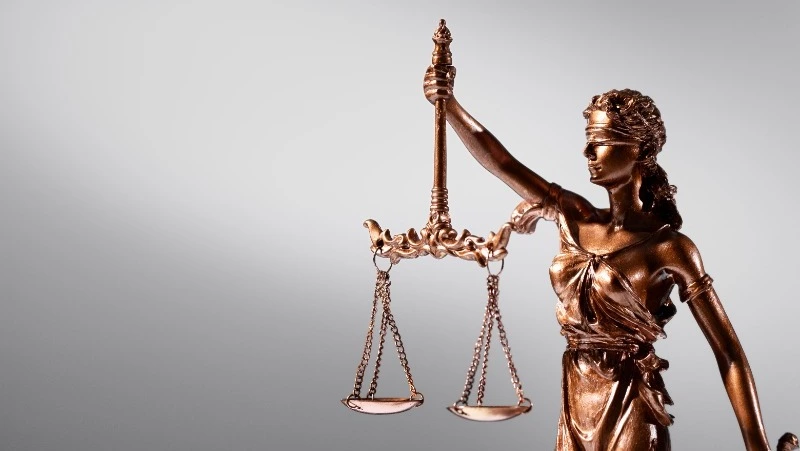 Адвокат и житель Москвы пойдут под суд из-за 14 млн рублей взятки на Сахалине