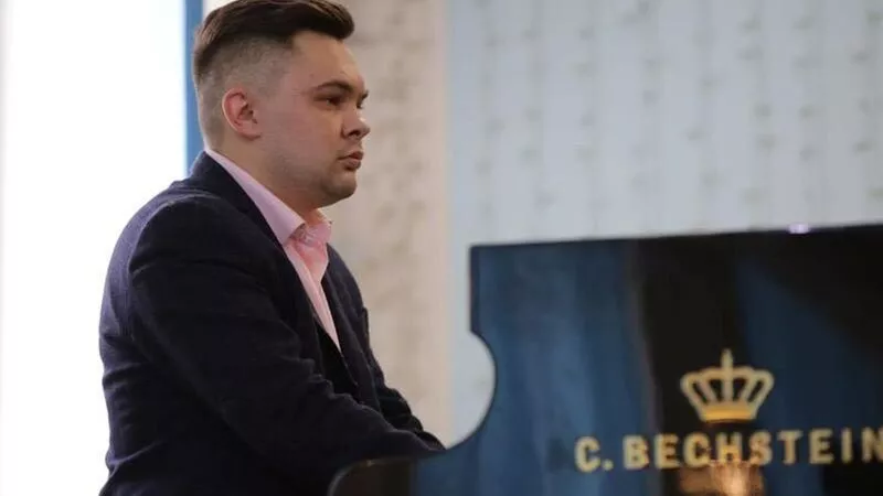 Южносахалинский музыкальный педагог Владислав Чернов: Лучше проиграть в бою, чем сдаться!