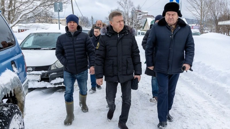 Сергей Надсадин проинспектировал качество расчистки в 22-м микрорайоне