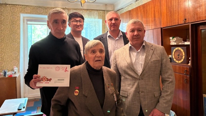 Сахалинцы поздравили ветеранов и детей войны в донецком Шахтерске с Днем Победы