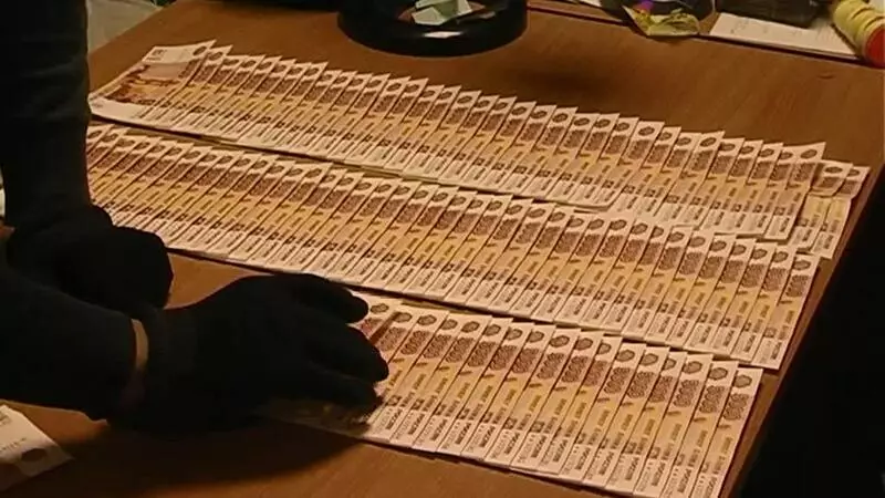 Москвич пытался купить на Камчатке икру за восемь миллионов фальшивых рублей