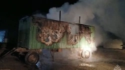 Спасатели потушили будку в селе Ногликского района