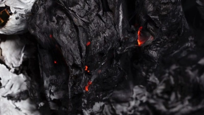 Четыре пожарных и дружинник потушили горящий мусор на пустыре в Южно-Сахалинске