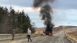 Кабина КамАЗа загорелась на дороге в Томаринском районе
