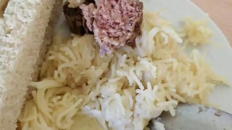 Холмские медики обедают рядом с трупным материалом