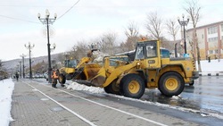 С улиц Южно-Сахалинска вывезли более 3 тысяч кубометров снега к утру 23 января 