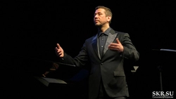 Мерзликин привез на Сахалин пианистку из охваченной коронавирусом Италии