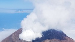 Крупным планом: впечатляющие снимки вулканов Северных Курил показали путешественники