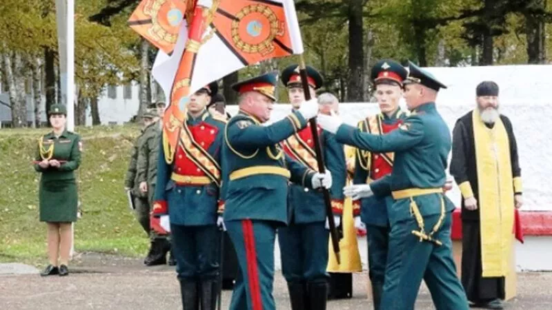 Двум воинским частям на Сахалине торжественно вручили боевые знамена