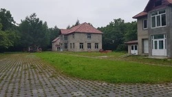 Гостевые дома турбазы на озере Изменчивом признают незаконными на протяжении 13 лет