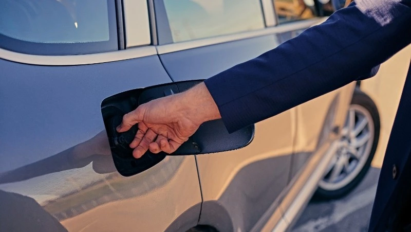 Житель Южно-Сахалинска в порыве мести подлил знакомому в бензобак газировку