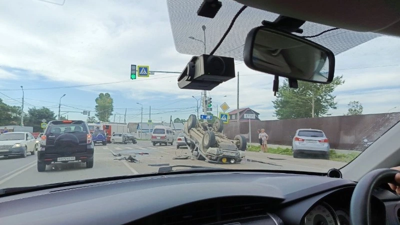 Внедорожник перевернулся на крышу: в Ново-Александровске тройное ДТП