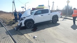 Автомобиль попал под движущийся поезд на Сахалине