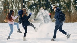 Ребенку из Холмска заплатят за травму при падении со снежной горки во дворе школы