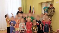 Сахалинские бойцы поздравили детей Донбасса с наступающим Новым годом