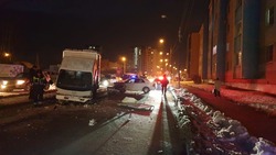 Два автомобиля столкнулись на улице Физкультурной в Южно-Сахалинске 17 ноября