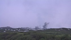 Вулкан Эбеко на Курилах выбросил пепел на высоту 1,5 км