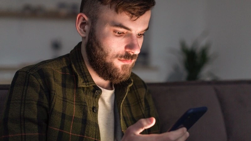 Мошенники предлагают россиянам установить якобы работающую версию WhatsApp*