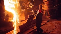 Металлургам на Сахалине предложили зарплату до 115 тысяч рублей в месяц