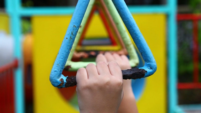 Детсадовцев массово эвакуируют на юге Сахалина