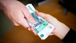 Юный житель Южно-Сахалинска украл телефон и расплатился с таксистом чужими деньгами