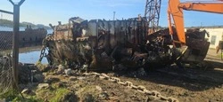 Первое затонувшее судно удалили из акватории Томаринского района
