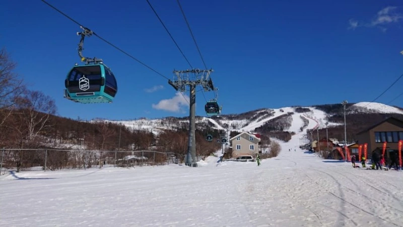 Мертвого мужчину обнаружили возле «Горного воздуха» в Южно-Сахалинске