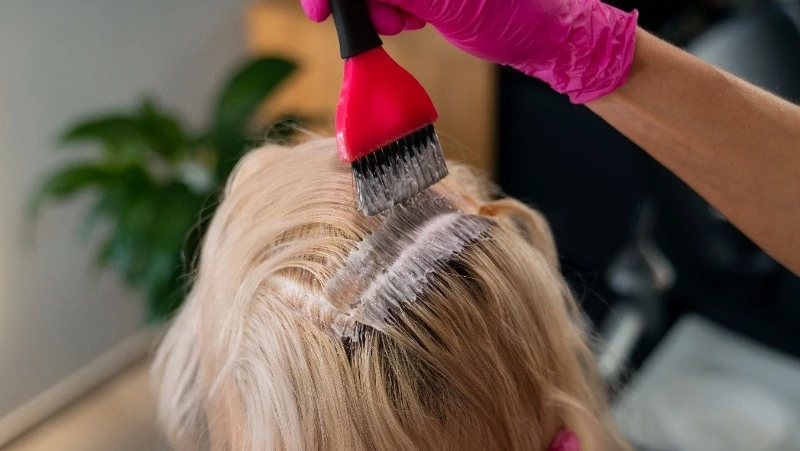 Лунный календарь окрашивания волос на август 2024 года: когда лучше идти в парикмахерскую