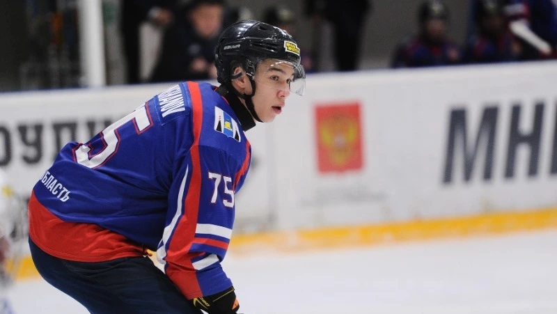 Восемь хоккеистов снимут свитера «Сахалинских акул» из-за цифры в паспорте