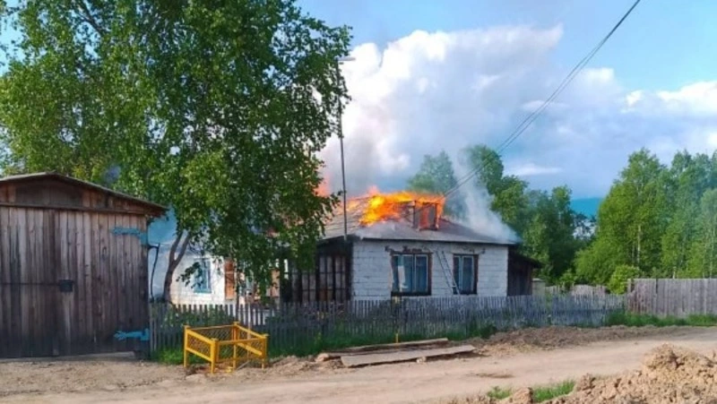 В Тымовском районе потушили пожар в двухквартирном жилом доме