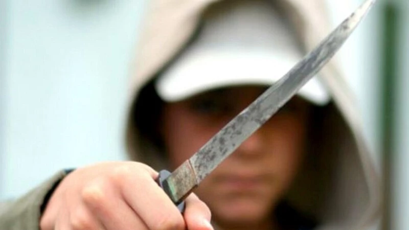 В Смирныховском районе бандиты избили сельчанина, забрали его деньги и угнали авто