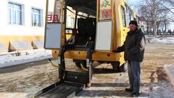 Корсаковским детям-инвалидам подарили уникальный автобус для поездок в школу