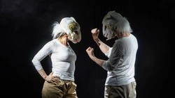 Между танцем и поединком: на Сахалине показали пластический спектакль «Поцелуй меня дважды»