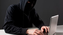 Аферисты обманули двоих жителей Сахалина на 113 тысяч рублей 