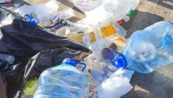 «Не будьте свиньями»: горы мусора оставили туристы после отдыха на Курилах