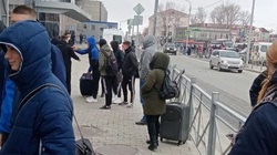 В здании железнодорожного вокзала в Южно-Сахалинске ищут бомбу