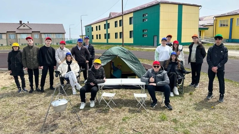 Власти Сахалина помогли старшеклассникам преобразовать школы и населенные пункты 