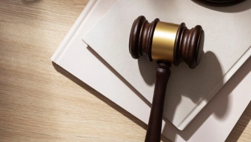 Экс-судью на Сахалине из-за уголовного дела лишили почетной отставки и повышенных выплат