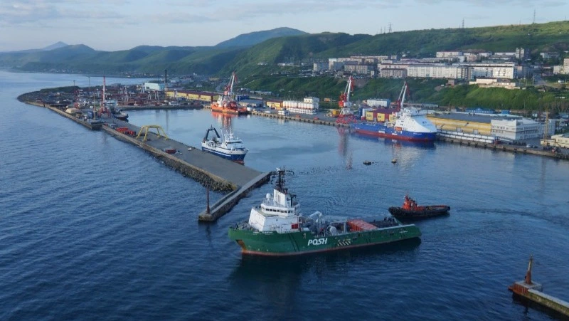 Природоохранная прокуратура организовала проверку из-за разлива нефтепродуктов в Корсакове