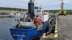 Из-за непогоды разгрузку топлива на Итурупе проводят ускоренными темпами — минэнерго