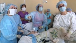  Ведущие хирурги страны провели более 10 сложных операций в Охе