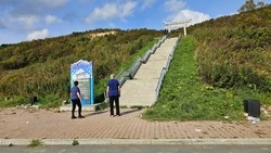 Туристы пожаловались на мусор возле достопримечательности во Взморье