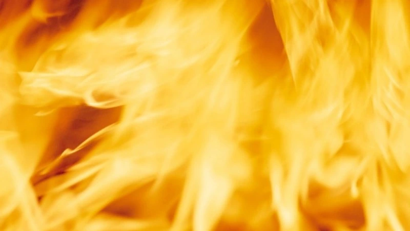 Дизель-генератор в контейнере разгорелся посреди ночи в Корсаковском районе 