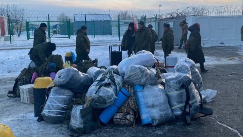 Глава Анивского района передала корюшку мобилизованным в зону СВО