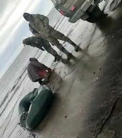 «Охранники моря» избили и поставили на колени рыбака в Долинском районе