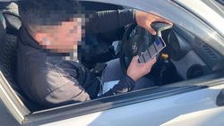 Полиция проверила таксистов-мигрантов и выявила 11 нарушений в Сахалинской области