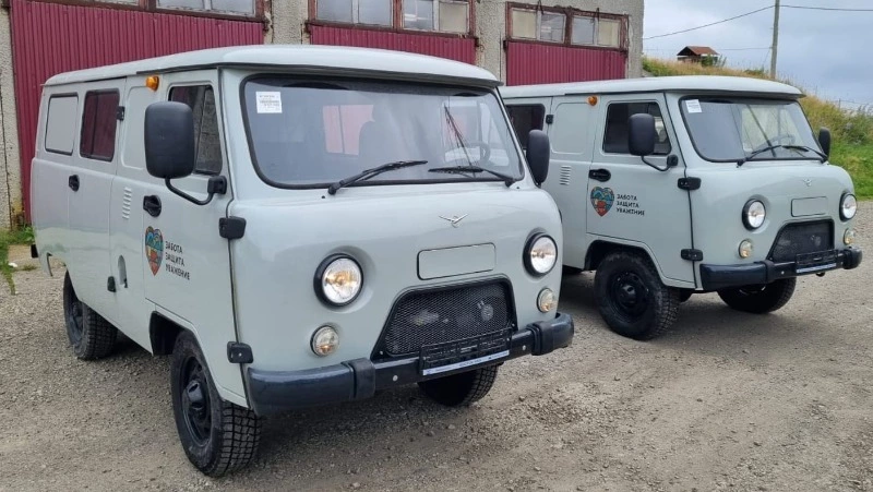 Новые автомобили передали районной больнице на Курилах