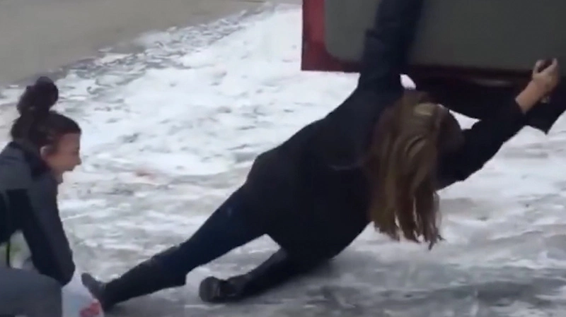 9 переломов и ушибов заработали южносахалинцы с первого снегопада