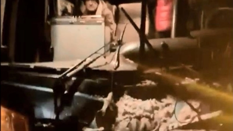 На Сахалине пассажирский автобус после ДТП едва не улетел с обрыва