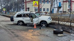 Авария с участием Toyota Land Cruiser и Mitsubishi Delica произошла в Углегорске 